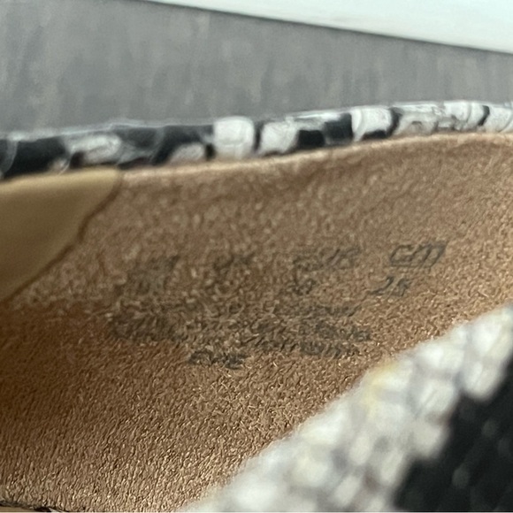 NWOT Naturalizer Snakeskin Women’s Heels - Picture 10 of 11